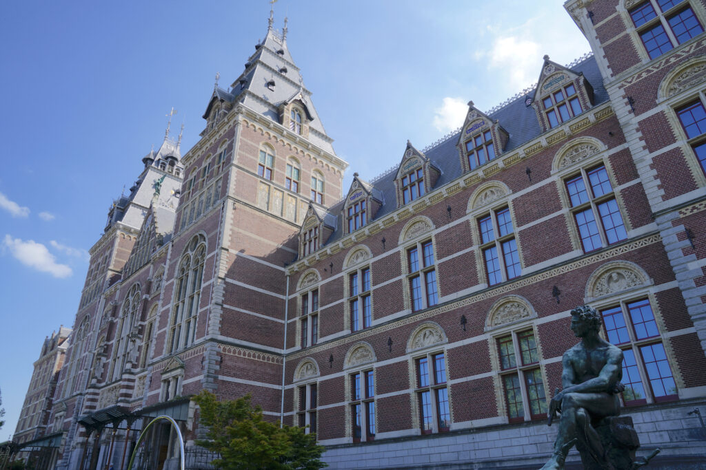 A photo of the pretty red-brick exterior of Rijksmuseum in Amsterdam.