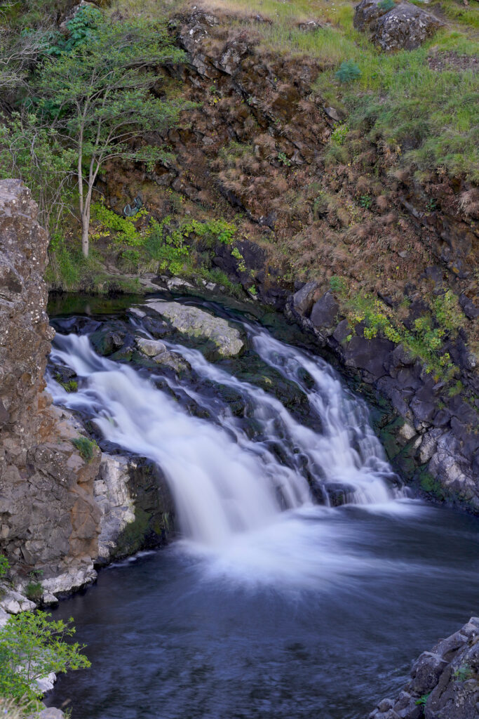 The upper tier of Mosier Falls steps down a small ledge along the Mosier Plateau Trail in Oregon.